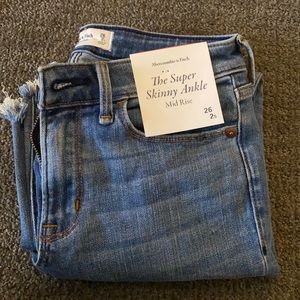 NWT super skinny ankle mid rise Abercrombie jeans